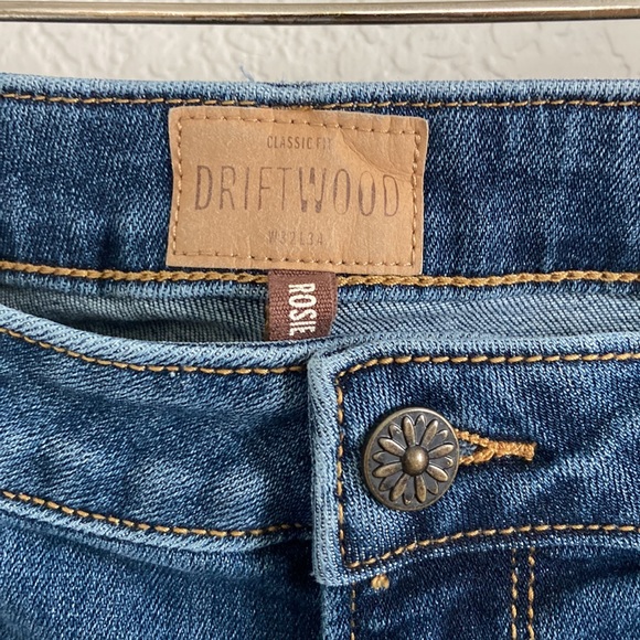 DRIFTWOOD Rosie Medium Wash Slight Flare Jeans
Pintuck Seam. Size 32 - Picture 5 of 11